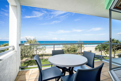 Rolling Surf Resort - VIC Tourism 10