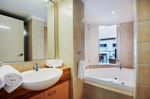 Rolling Surf Resort - VIC Tourism 8