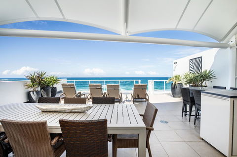 Rolling Surf Resort - VIC Tourism 4