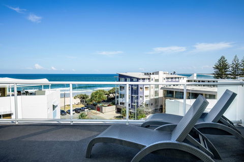 Rolling Surf Resort - VIC Tourism 21