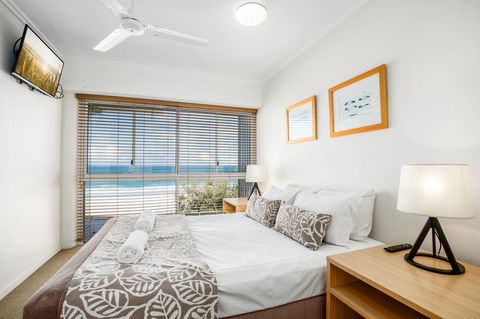 Rolling Surf Resort - VIC Tourism 12