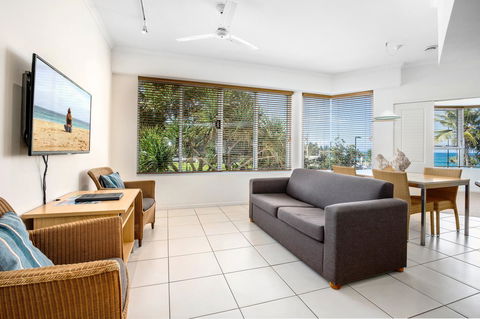 Rolling Surf Resort - VIC Tourism 31