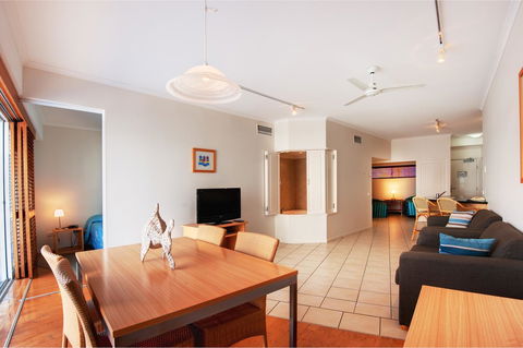 Rolling Surf Resort - VIC Tourism 37