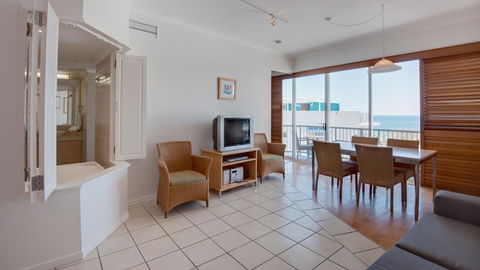 Rolling Surf Resort - VIC Tourism 42