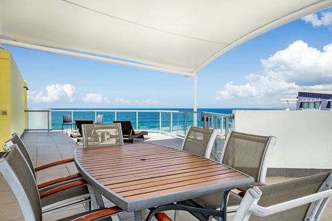 Rolling Surf Resort - VIC Tourism 9