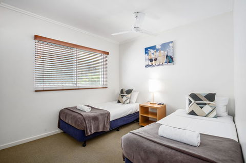 Rolling Surf Resort - VIC Tourism 2