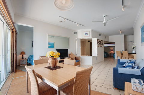 Rolling Surf Resort - VIC Tourism 20