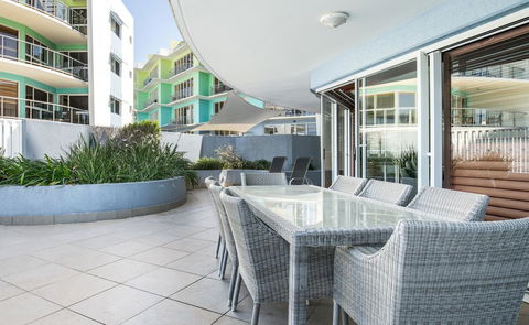 Rolling Surf Resort - VIC Tourism 1