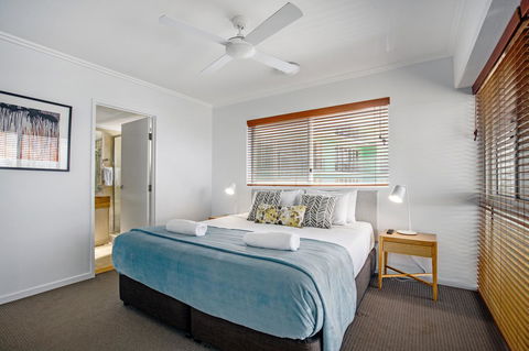 Rolling Surf Resort - VIC Tourism 17