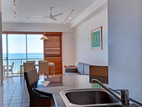 Rolling Surf Resort - VIC Tourism 39