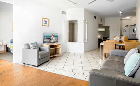 Rolling Surf Resort - VIC Tourism 27
