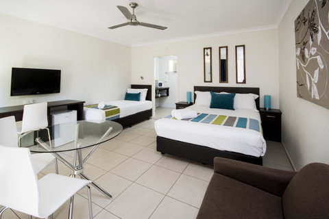 The Beach Motel Hervey Bay - VIC Tourism 4