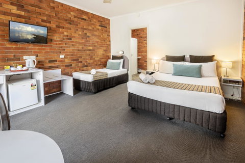 The Beach Motel Hervey Bay - VIC Tourism 43