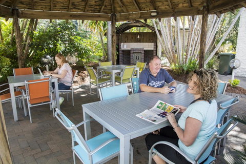The Beach Motel Hervey Bay - VIC Tourism 11