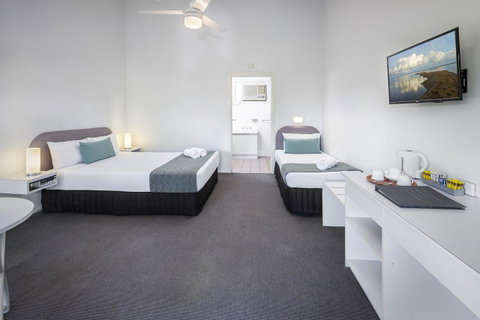 The Beach Motel Hervey Bay - VIC Tourism 12