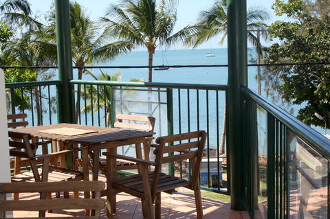 Magnetic Sunsets Resort - VIC Tourism 3