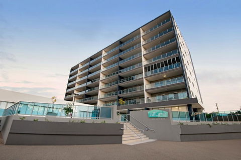 Allure Hotel & Apartments - VIC Tourism 0