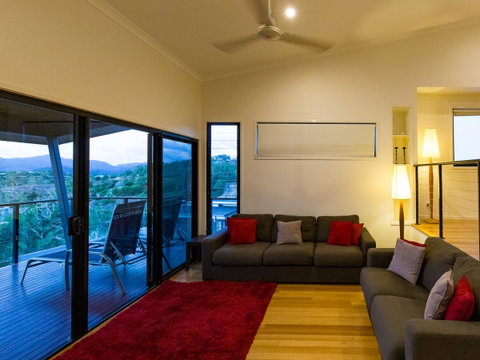 Shorelines - VIC Tourism 21