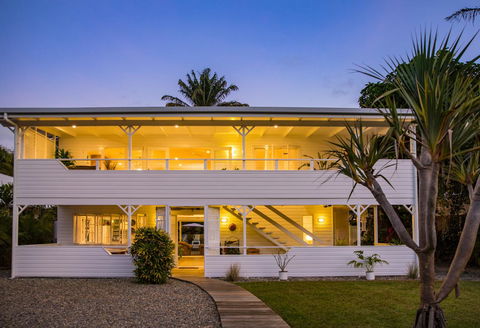 Jamaica Beach House - VIC Tourism 24