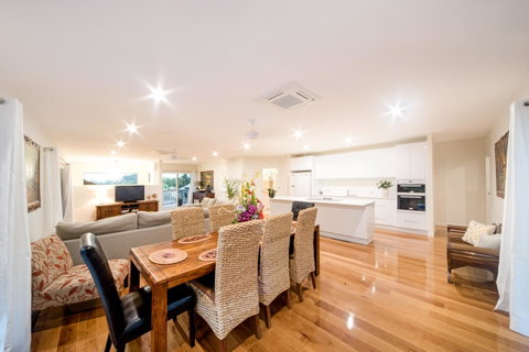 Whitsunday Luxury Homes - VIC Tourism 4