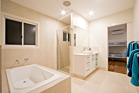 Whitsunday Luxury Homes - VIC Tourism 24