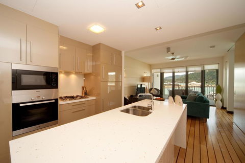 The Boathouse Apartments - VIC Tourism 11