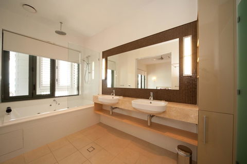 The Boathouse Apartments - VIC Tourism 16