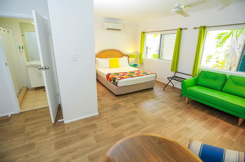 Port Douglas Motel - VIC Tourism 11