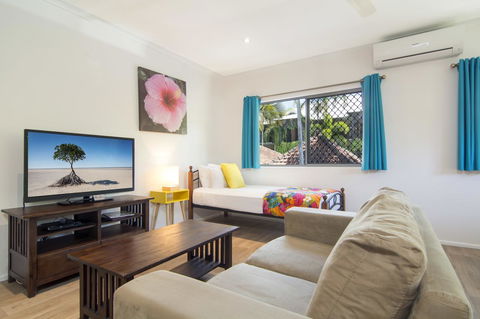 Port Douglas Motel - VIC Tourism 36