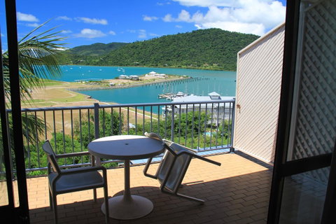 Ocean Views At Whitsunday Terraces Resort - VIC Tourism 5