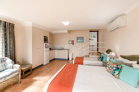 Sunlit Waters Studio Apartments - VIC Tourism 41