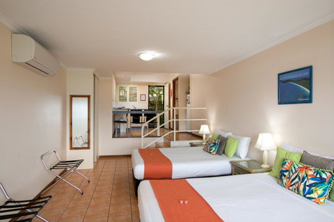 Sunlit Waters Studio Apartments - VIC Tourism 29