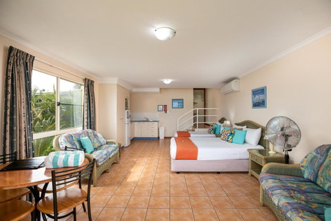 Sunlit Waters Studio Apartments - VIC Tourism 42