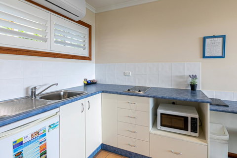 Sunlit Waters Studio Apartments - VIC Tourism 12