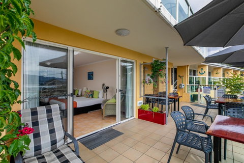Sunlit Waters Studio Apartments - VIC Tourism 31
