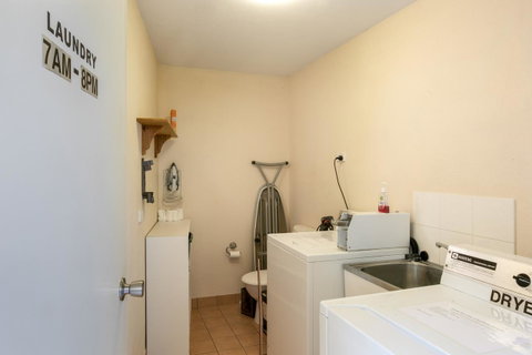 Sunlit Waters Studio Apartments - VIC Tourism 9