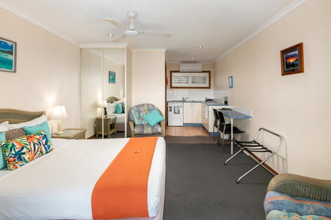 Sunlit Waters Studio Apartments - VIC Tourism 14