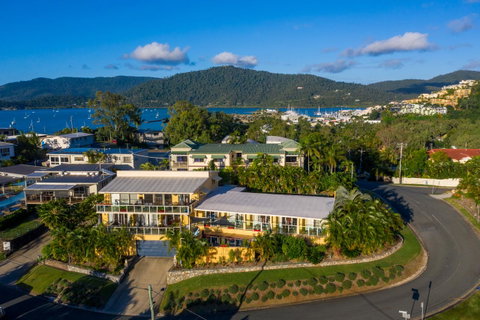 Sunlit Waters Studio Apartments - VIC Tourism 6