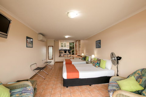 Sunlit Waters Studio Apartments - VIC Tourism 30