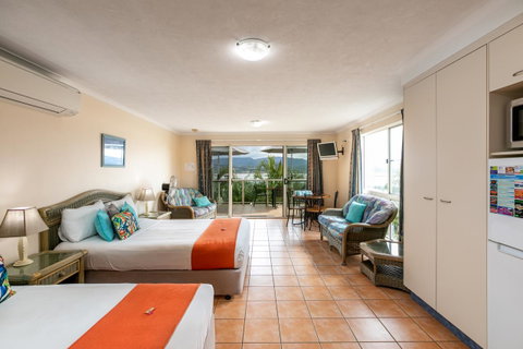 Sunlit Waters Studio Apartments - VIC Tourism 39