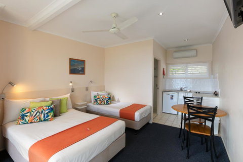 Sunlit Waters Studio Apartments - VIC Tourism 21
