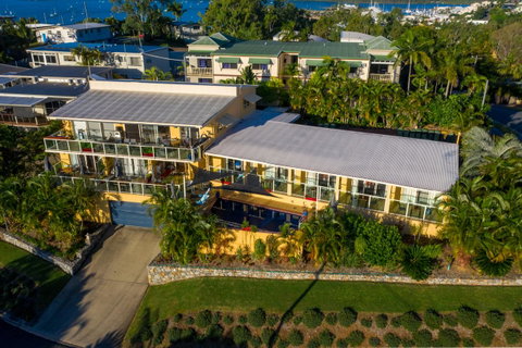 Sunlit Waters Studio Apartments - VIC Tourism 8
