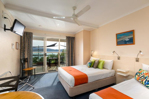 Sunlit Waters Studio Apartments - VIC Tourism 19