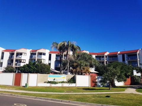 Casablanca Beachfront Apartments - VIC Tourism 7