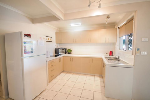 Airlie Apartments - VIC Tourism 6