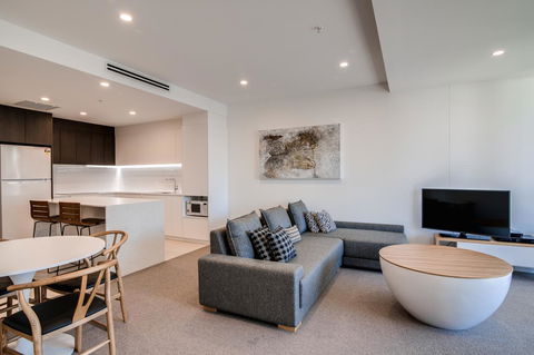 Iconic Kirra Beach Resort - VIC Tourism 4