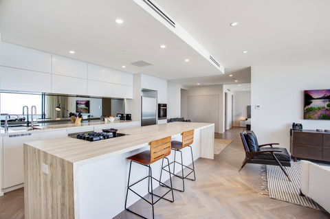 Iconic Kirra Beach Resort - VIC Tourism 24