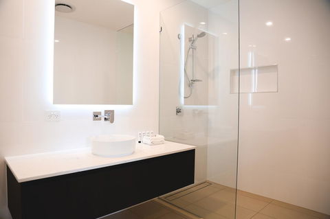 Iconic Kirra Beach Resort - VIC Tourism 10