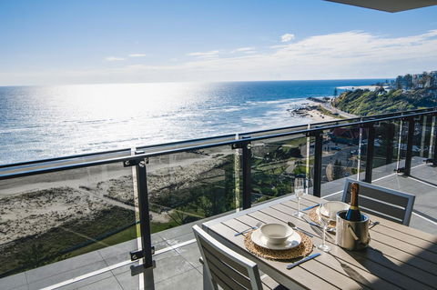 Iconic Kirra Beach Resort - VIC Tourism 26