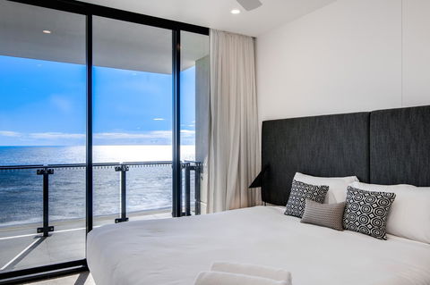Iconic Kirra Beach Resort - VIC Tourism 39